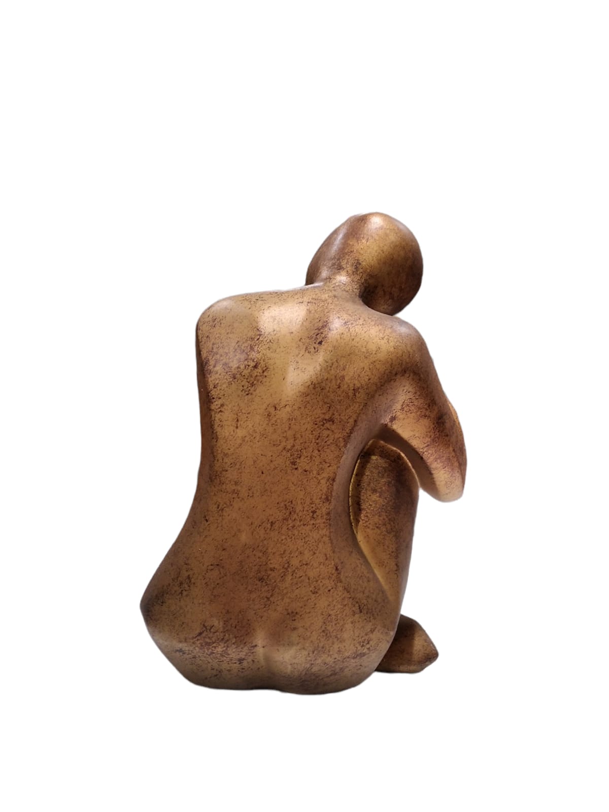 Scultura in resina dorata opaca "Figura seduta accovacciata"