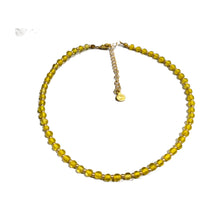 Carica l&#39;immagine nel visualizzatore di Gallery, Collana girocollo con sfere colorante in vetro Vestopazzo giallo
