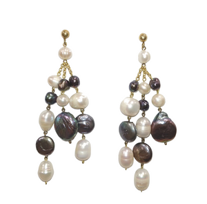 Orecchini chandelier  in perle bianche e grigie "Conforti Gioielli"