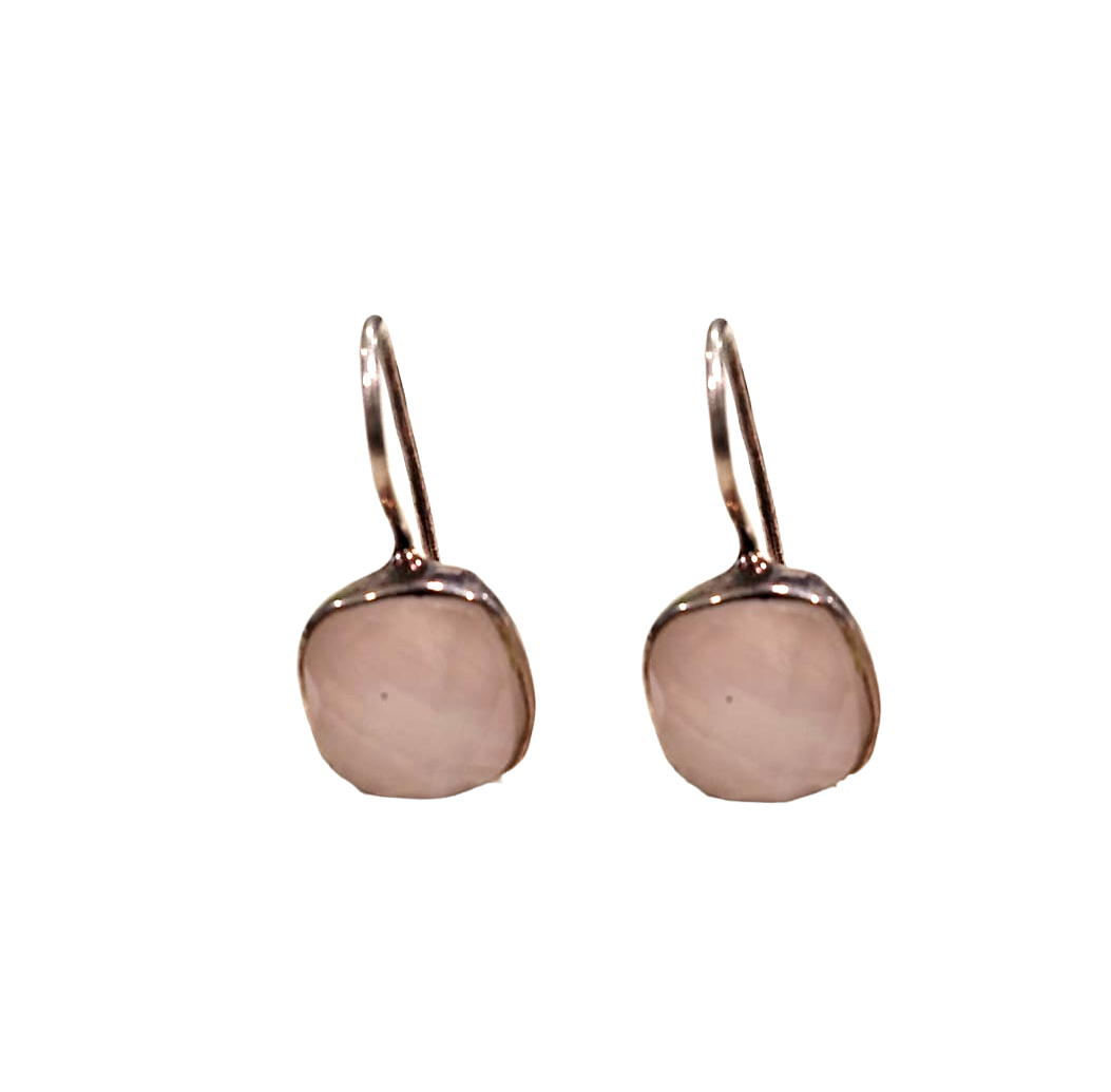 Orecchini con castone in quarzo rosa