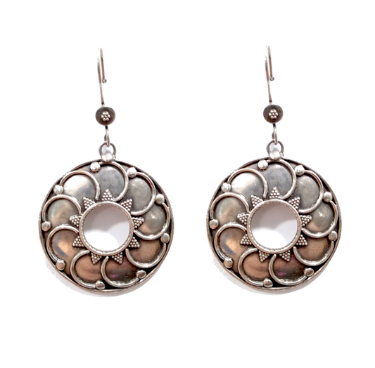Orecchini in argento dischi con decorazione floreale