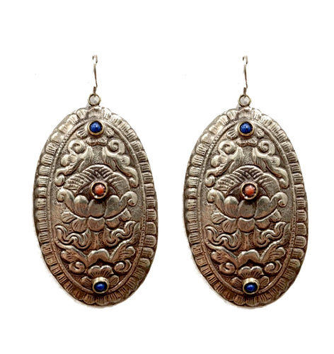 Orecchini in argento a piastra decorata