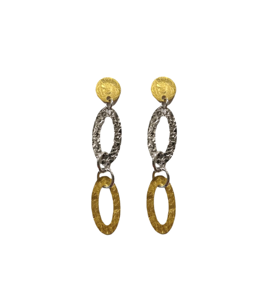 Orecchini pendenti in argento e laminato oro battuto "Catena"