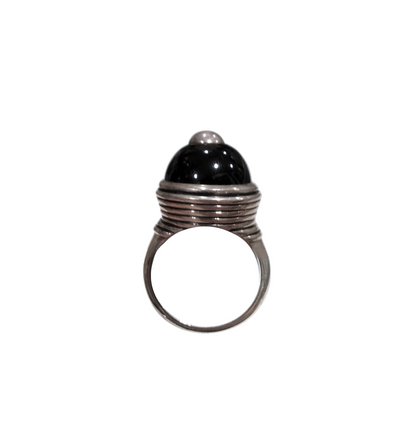 Anello a cupola in argento e onice