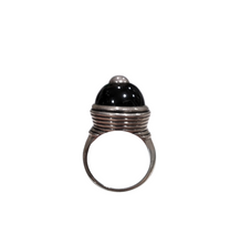 Carica l&#39;immagine nel visualizzatore di Gallery, Anello a cupola in argento e onice
