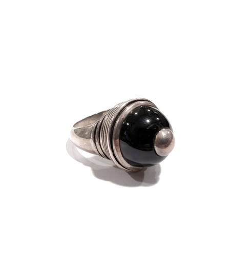 Anello a cupola in argento e onice