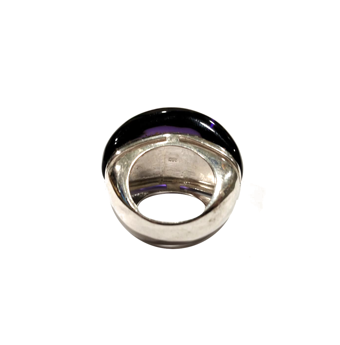 Anello in argento con pietra viola