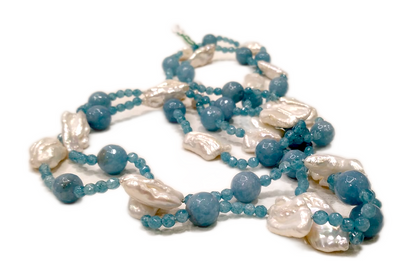 Collana lunga in Agata Celestina e madreperla