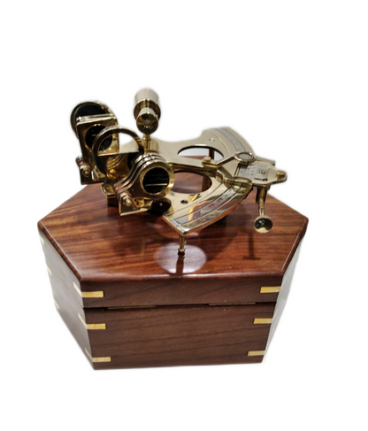 Sestante in ottone con cofanetto in legno medio